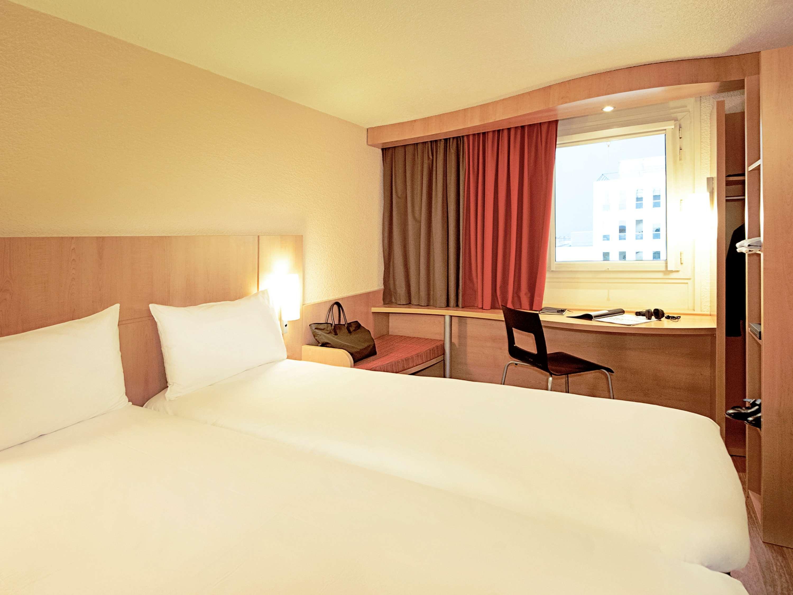 Hotel Ibis Cannes Sartoux Piscine Parking Gratuit 3*