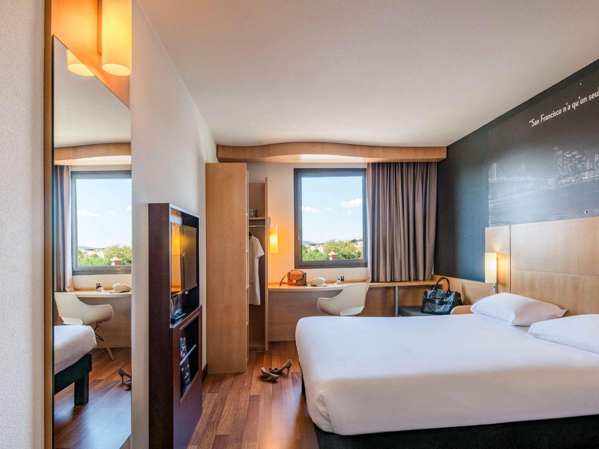 Ibis Cannes Sartoux Piscine Parking Gratuit 3*