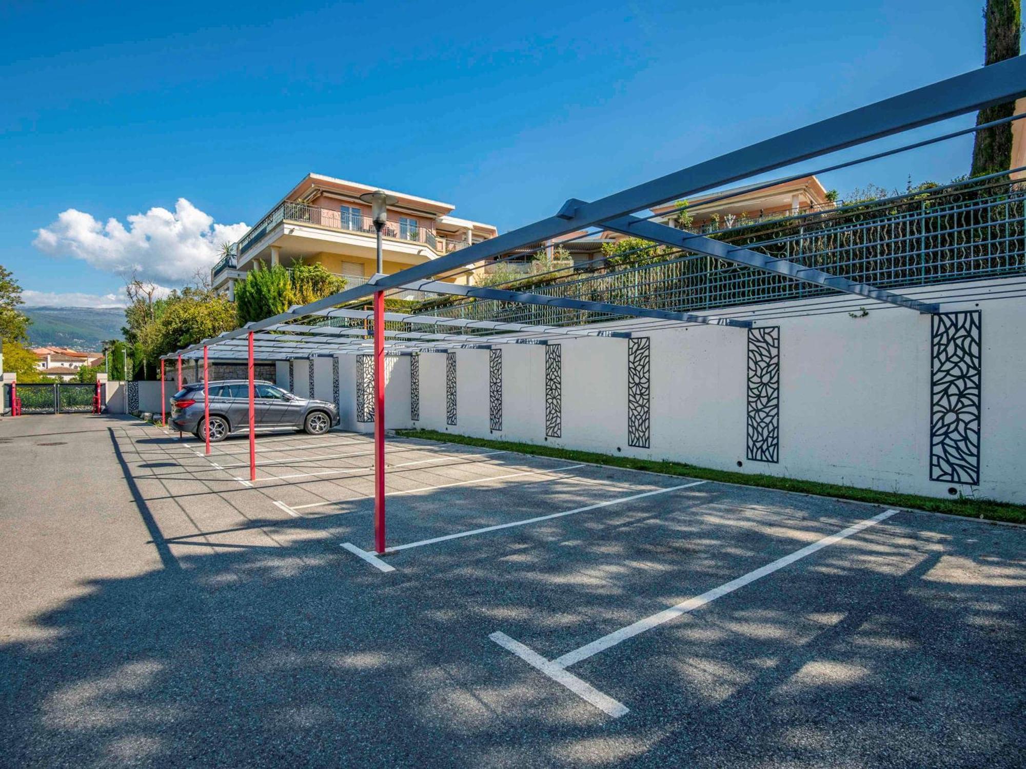 Hotel Ibis Cannes Sartoux Piscine Parking Gratuit